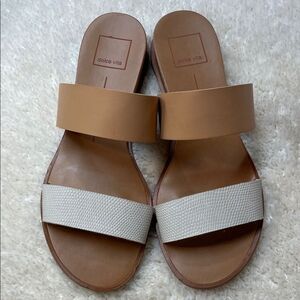 Dolce Vita Tan Cream Two Strap Flat Sandals Women’s Sz 7.5